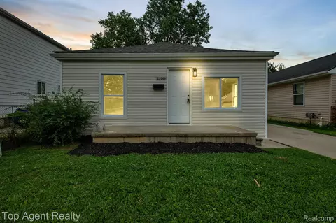 25360 Macomb St, Roseville, MI 48066