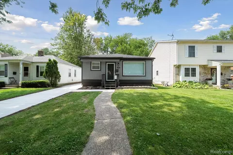18497 Norborne, Redford, MI 48240