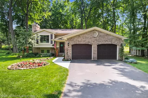 1987 Oakside, Commerce, MI 48382
