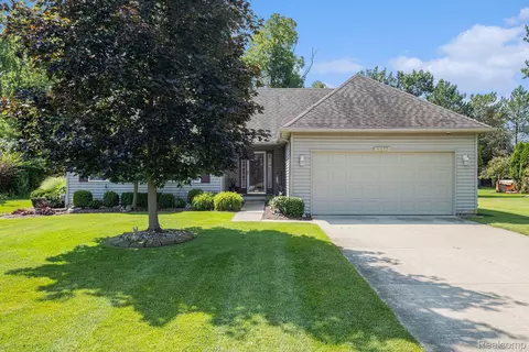 1277 Theresa Dr, Fenton, MI 48430