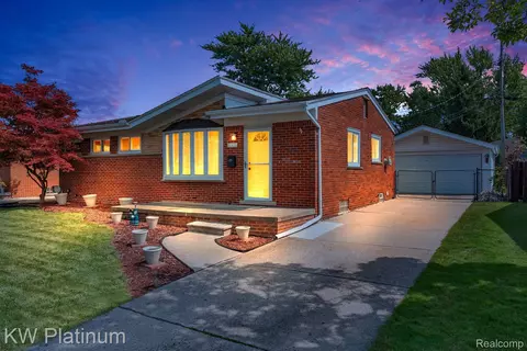 21412 Willow Wisp St, Saint Clair Shores, MI 48082