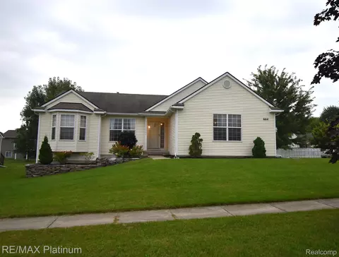664 Haystack Dr, Linden, MI 48451
