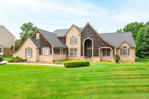 3932 Kaeleaf Rd, Lake Orion, MI 48360