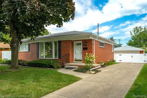27730 Buckingham St, Livonia, MI 48154