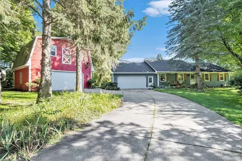 3090 Mason Rd, Howell, MI 48843