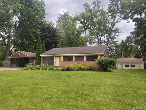 4798 Sundale Dr, Independence, MI 48346