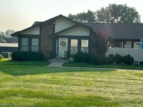 40207 Newport Dr, Plymouth, MI 48170