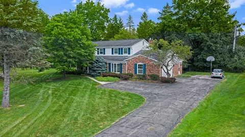 21515 Meadow Ln, Beverly Hills, MI 48025