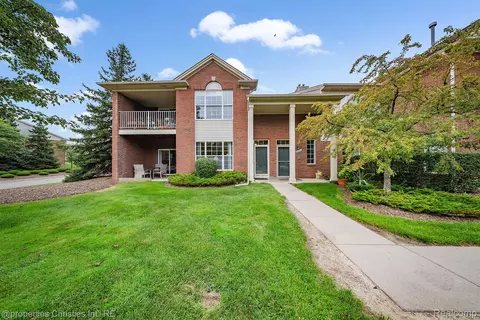 1758 Flagstone Cir #3, Rochester, MI 48307