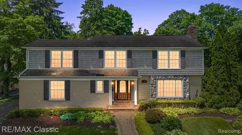 783 Half Moon Rd, Bloomfield Hills, MI 48301