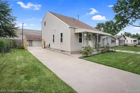 23151 Crossley Ave, Hazel Park, MI 48030