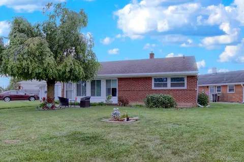 18515 Marsha St, Riverview, MI 48193
