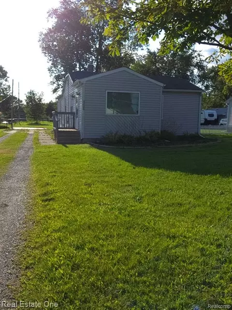 37185 Carpathia Blvd, Sterling Heights, MI 48310