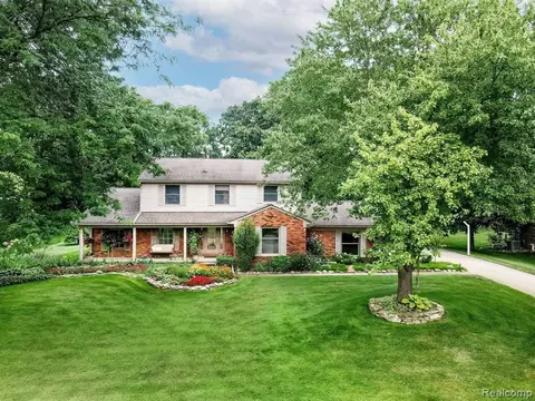 5173 Aintree Rd, Rochester, MI 48306