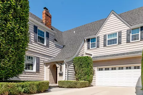 54 Meadow Ln, Grosse Pointe Farms, MI 48236