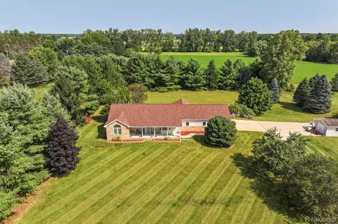 761 Mellish Dr, Lapeer, MI 48446