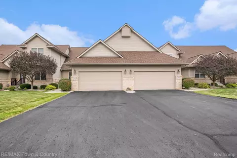 2429 Crossings Cir, Davison, MI 48423