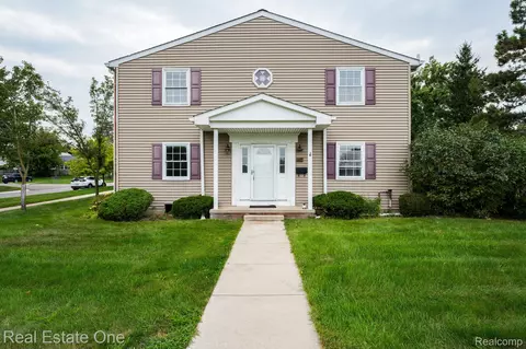 42500 Lake Success Dr, Northville, MI 48167