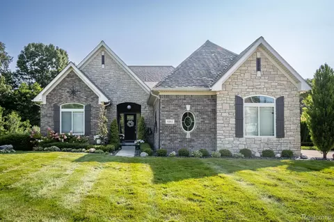 9461 Westwood Cir, Springfield, MI 48348