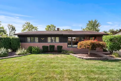 34645 Hiveley St, Westland, MI 48186