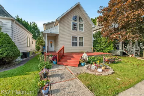 421 Brown St, Marine City, MI 48039