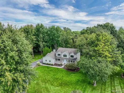 4655 Mesa Ct, Clarkston, MI 48348