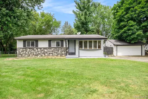 4423 Crampton Cir, Flint, MI 48506