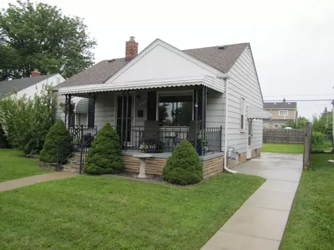 1042 Hudson St, Wyandotte, MI 48192