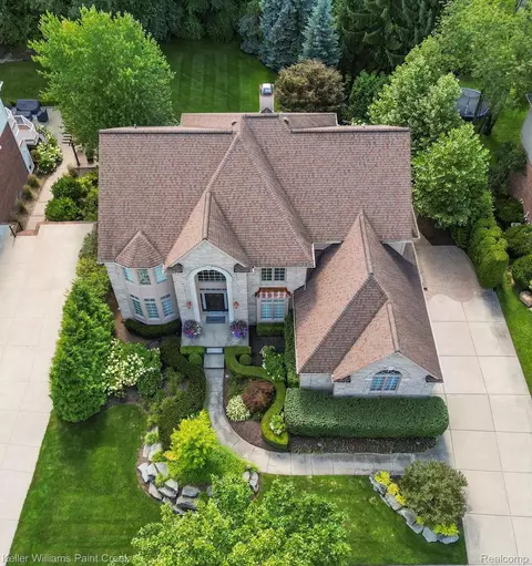 439 Springview Dr, Rochester, MI 48307