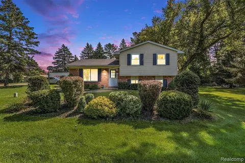 3857 Rohr Rd, Lake Orion, MI 48359