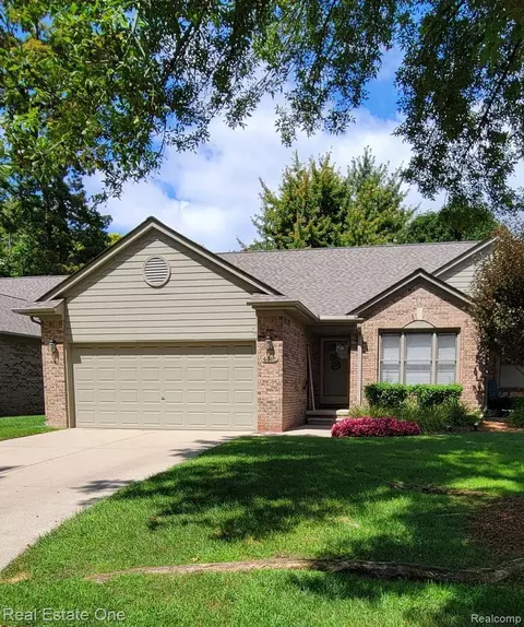 4413 Spruce Crt Ct, Warren, MI 48092