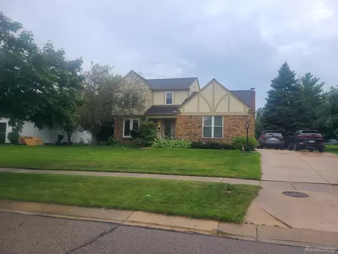 44831 Huntington Dr, Novi, MI 48375