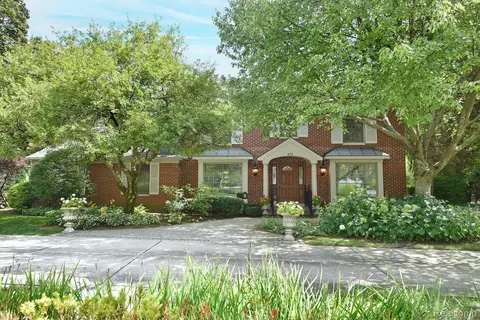 272 N Cranbrook Rd, Bloomfield Hills, MI 48301