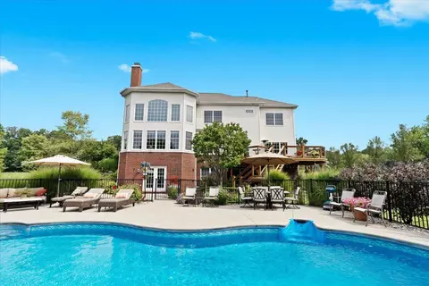1936 Scenic Dr, Milford, MI 48380