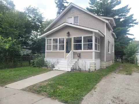 1704 Howard St, Port Huron, MI 48060