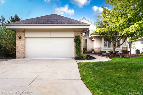 6623 Pleasant Lake Ct, West Bloomfield, MI 48322