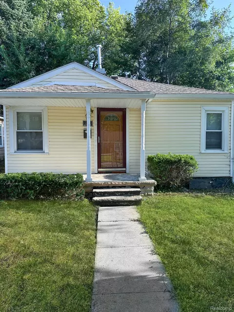 2120 Emmons Ave, Warren, MI 48091