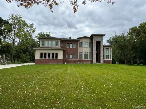 1937 Muer Dr, Troy, MI 48084