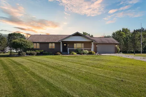 6443 W Coldwater Rd, Mount Morris, MI 48433