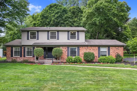 16845 Canterbury St, Livonia, MI 48154