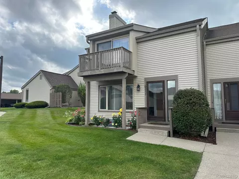 6311 Laurentian Crt Ct, Flint, MI 48532