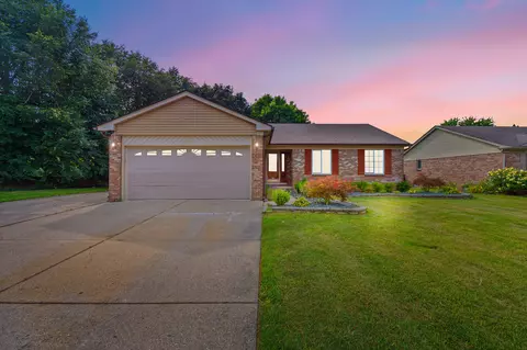 42185 Kingsley Dr, Clinton Township, MI 48038