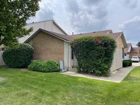 36030 Kingsland Crt Ct, Clinton Township, MI 48035