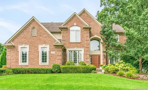 1257 Letica Dr, Rochester, MI 48307