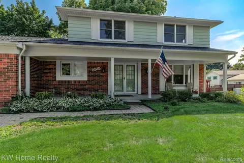 2515 Gemini Dr, Orion, MI 48360