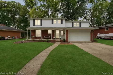 34059 Burton Ln, Livonia, MI 48154