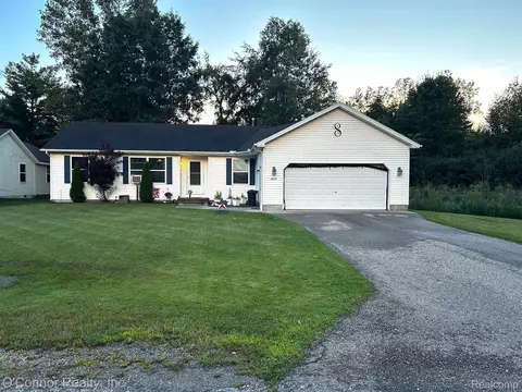 1437 Bellewood Dr, Kimball, MI 48074