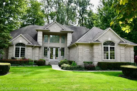 54106 Longneedle Dr, Shelby Township, MI 48315