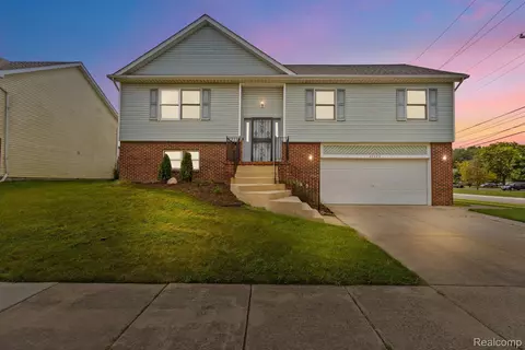 34423 Lipke St, Clinton Township, MI 48035