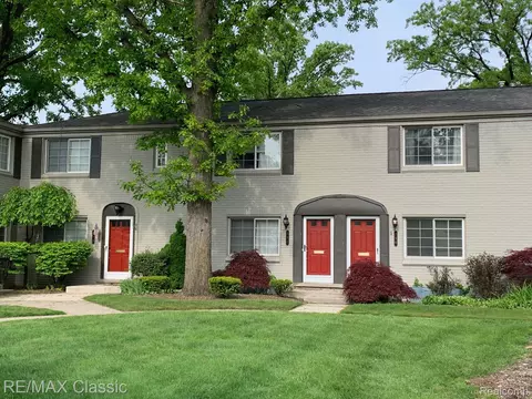 752 Graefield Crt Ct, Birmingham, MI 48009